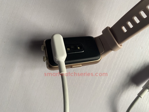 Connected Huawei Band 6 charger, cord should be in same direction as the button
