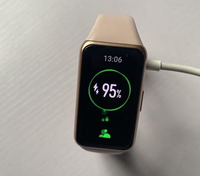 How to Charge Huawei Band 6